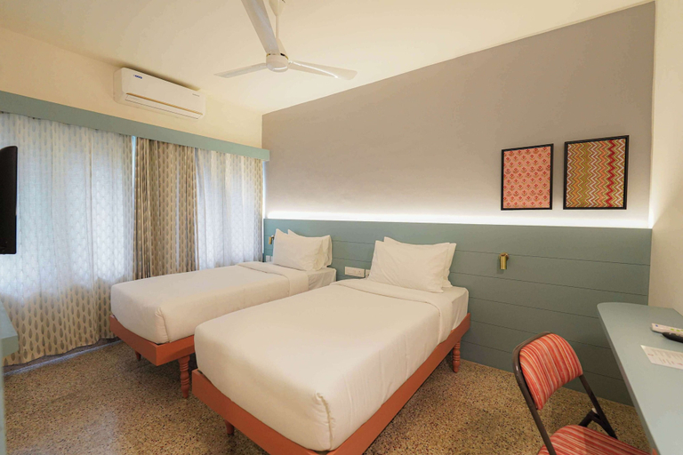 Room 5, Sreenivas Lodge by Copperfolia, Kozhikode