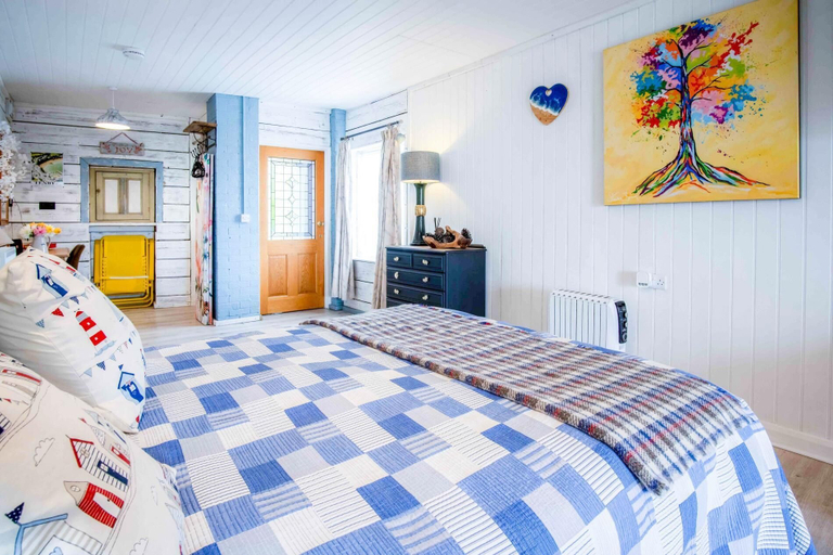 Bedroom 2, The Studio At Raymond House - Penally - Tenby, Pembrokeshire