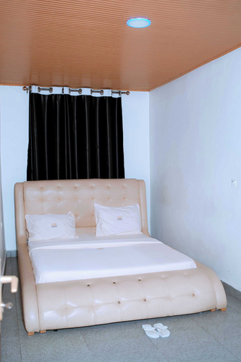 Room 4, The Moon Crib, Rubavu