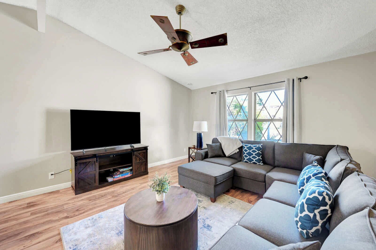 Living area 2, A- ZLV HOME 2, Clark