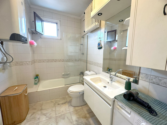 Bathroom, Cozy Apartment in Kadıkoy Baghdad Avenue, Kadıköy