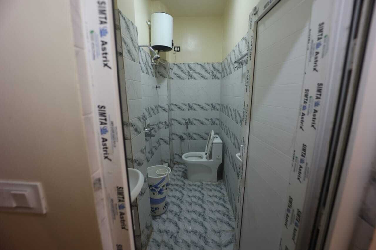 Bathroom 4, Radhey Krishna P Guest House, Chandauli