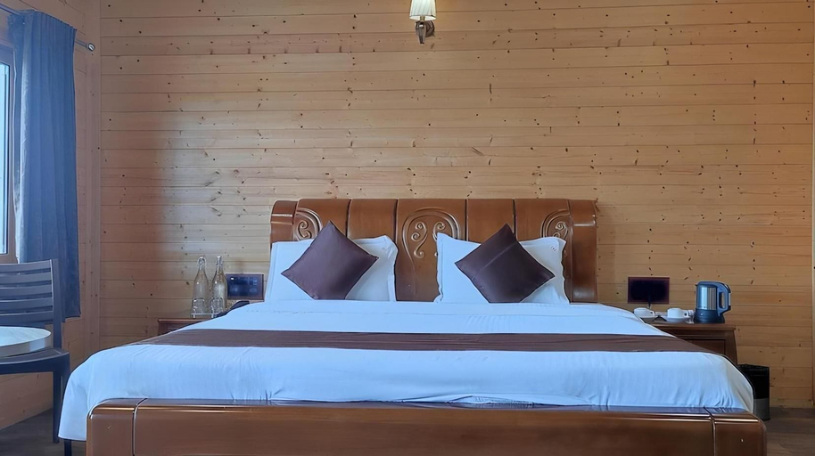 Room 2, Verdant Retreat, Satara