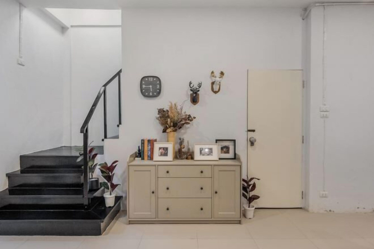 Interior 2, Spacious Family Haven Chatuchak Market - 5BR House, Chatuchak