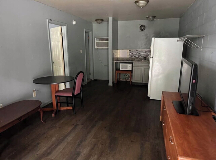 Living area 3, Paradise Suites, Newport News