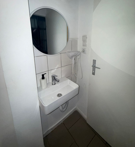 Bathroom 5, Modern 2BR Flat 10 Min to Westbahnhof, Wien