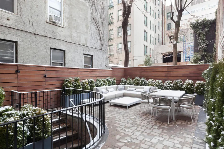 Room 5, Gardenstone by Rovetravel Duplex w Private Patio, New York