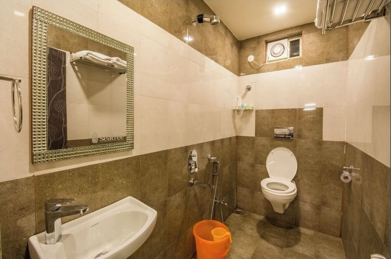 Bathroom 5, The Landmark Hotel Banjarahills, Ranga Reddy