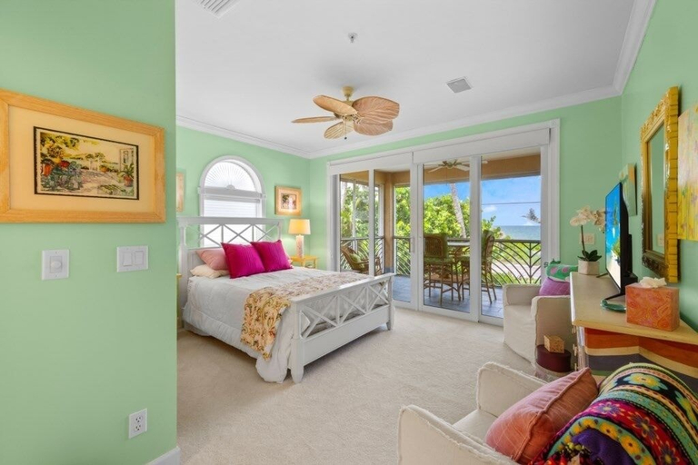 Room 3, Paradise Found 4 Bedroom Home, Lee