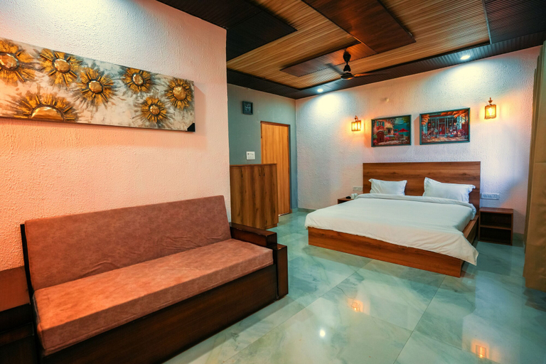 Room 4, Pahadi Aangan BoutiqueVilla By Shivaneel, Nainital