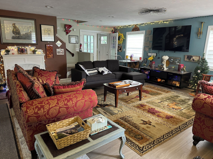 Living area 4, Pine Tree Trail Lodge, Somerset