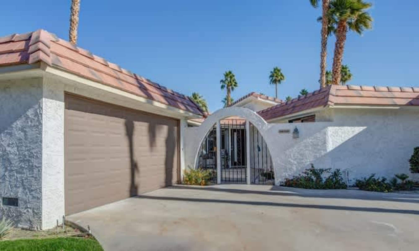 Room 2, Stylish Condo With Golf Course Views, Riverside