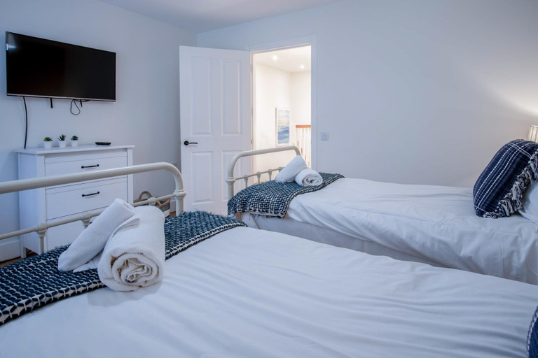 Room 3, Ty Seren - 2 Bedroom Apt - Bayview Oxwich, Swansea