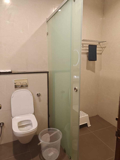 Bathroom 2, Hotel Diyanvi, Mysore