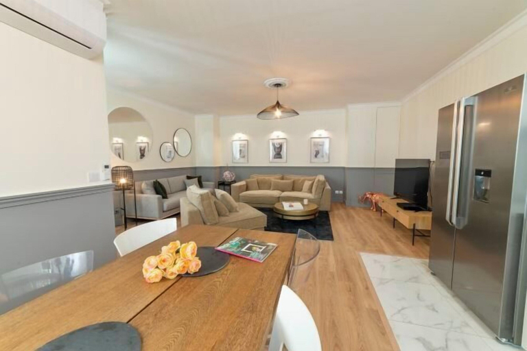 Living area 3, Spacious 170m² Apartment with AC - Paris Bercy, Paris