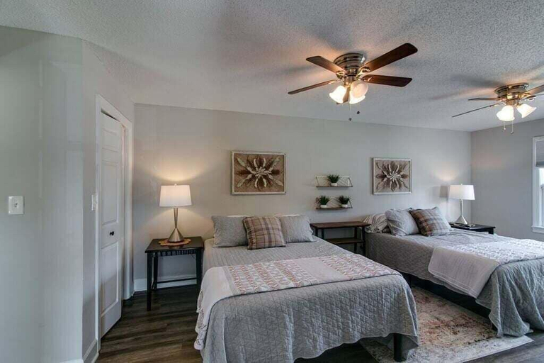 Room 5, Whitt Lane, Montgomery