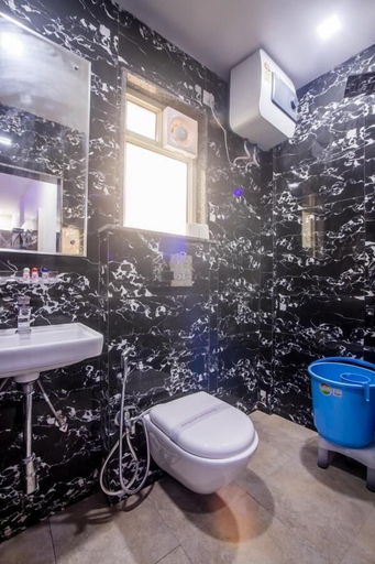 Bathroom 5, Hotel Harsha International, Delhi
