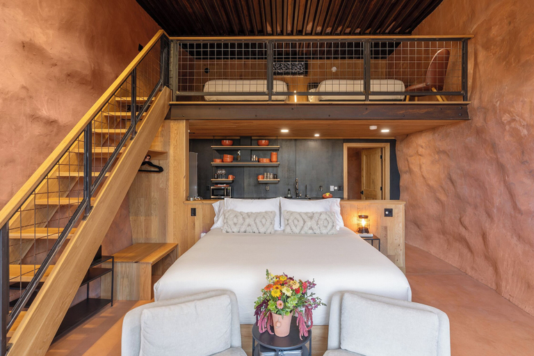 Room 3, Honey Rock Landing, Delta