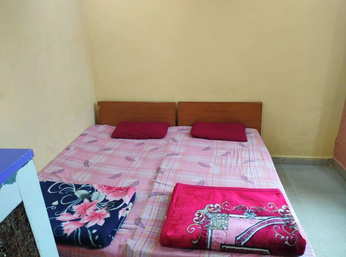 Room 2, Hotel Kailash Kuti Guest House, Ujjain