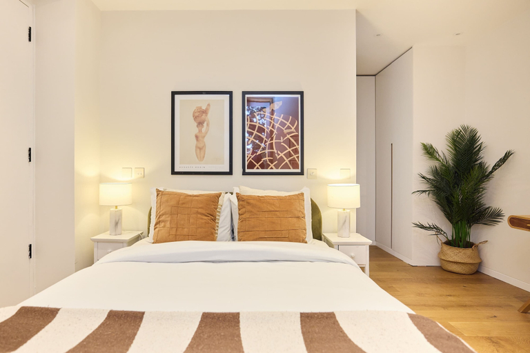 Room 4, Mill Hill Mews Home with Garden, London