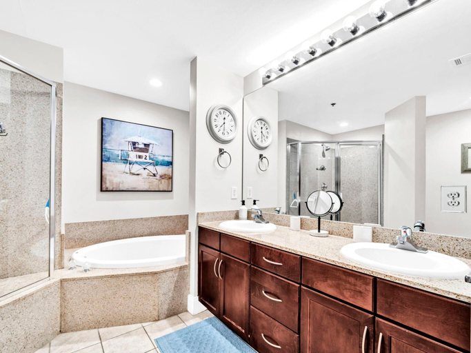 Bathroom 4, Laketown Wharf 906, Bay
