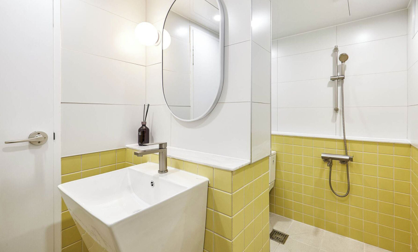Bathroom 5, Bluenote, Nam
