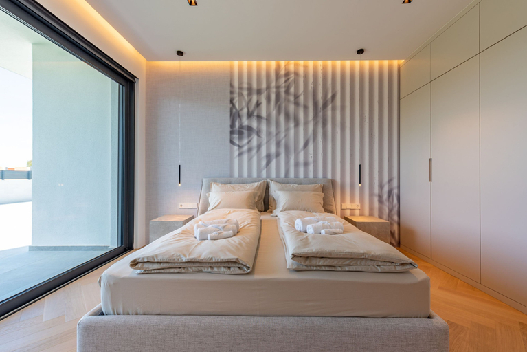 Others 5, Villa Neo, Nin