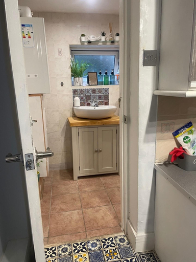 Bathroom 5, 1 Bed Victorian Flat Sleeps 4 - Garden & Patio, London