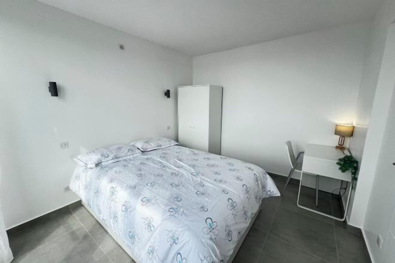 Room 4, Bedroom - Serene with Chinese-Parisian Warmth, Seine-Saint-Denis