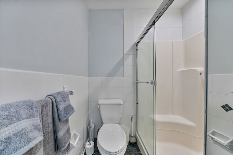 Bathroom 3, Casa Mattia 4BR Luxury Mountain Home, Rockland