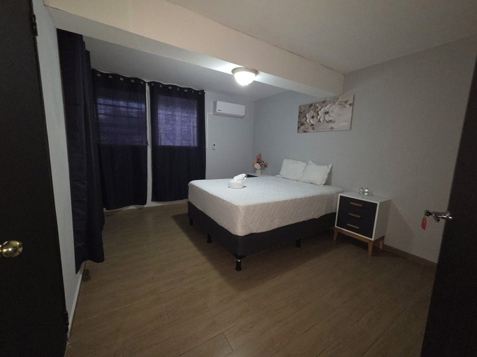 Room 2, Mi Tierra Escalón Hotel y Restaurante, San Salvador