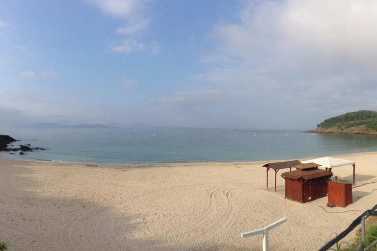 Beach 3, 2 Bed Apt Sleeps 4 - Two TVs - Free Parking, Pontevedra