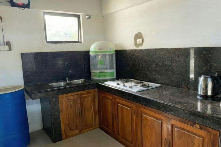 Private kitchen, Eastdee Homestay By Jaya, Lidlidda