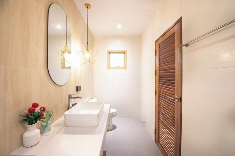 Bathroom 4, De Beach pool villa. New Villa 3 min walk from the beach 5 rooms, Pattaya