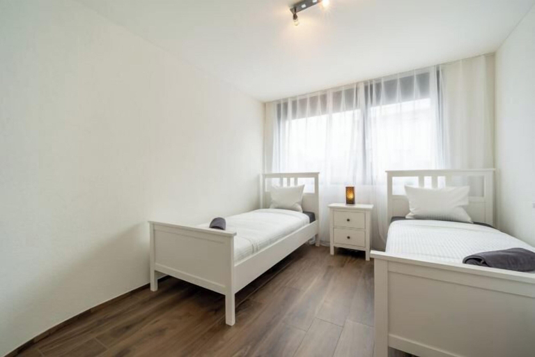 Room 5, Swiss Living High-Tech Kitchen, 1G WiFi, Balcony, Kulm