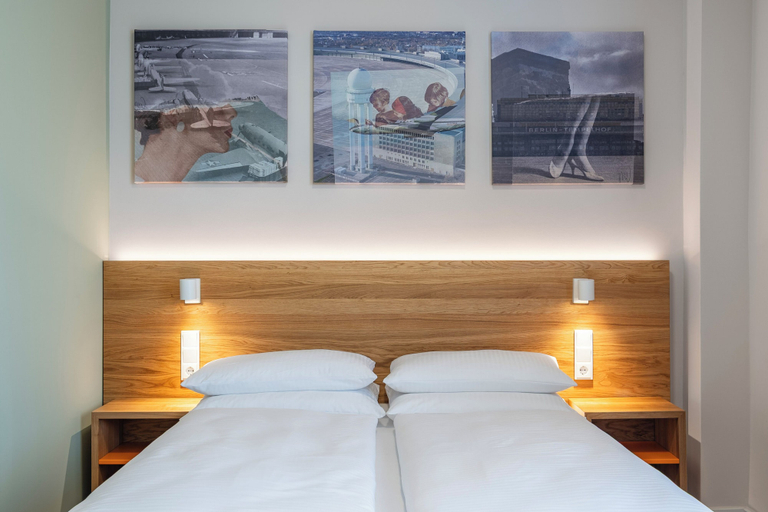 Bedroom 5, Columbia City Hotel, Berlin