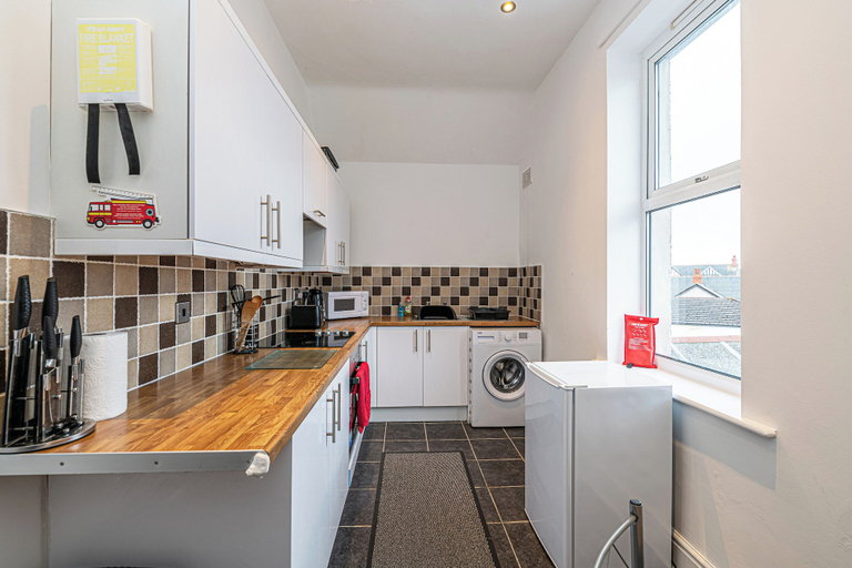 Private kitchen 3, Two Bedroom Apartment by Guestz, Conwy
