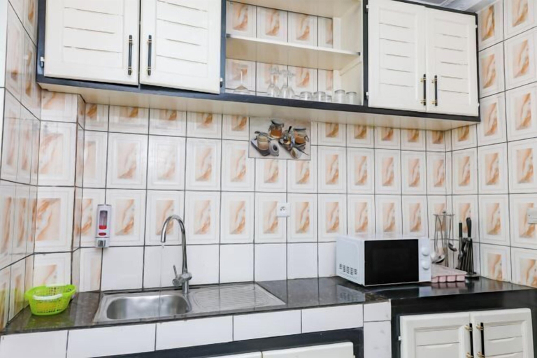 Private kitchen, T-Square Residence Makepe, Wouri