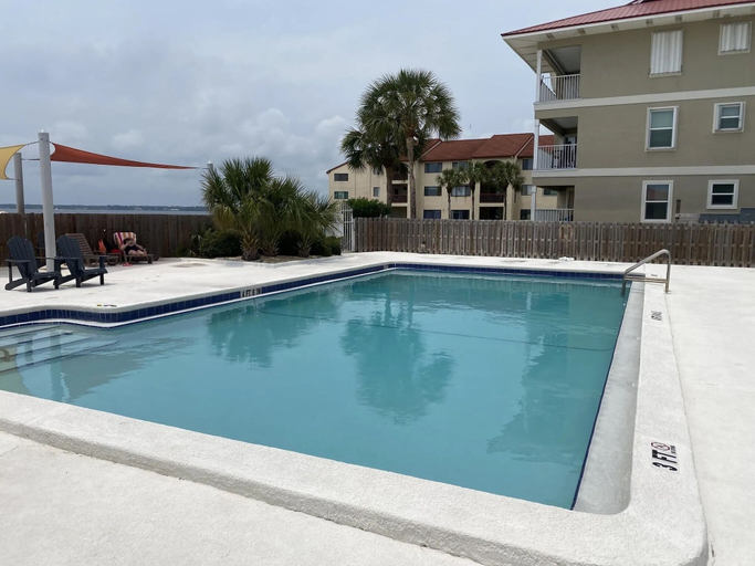 Pool 2, Bienvenue 1 Bedroom Condo, Escambia