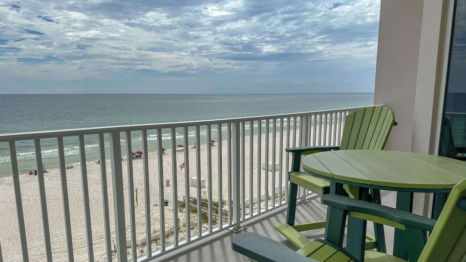 Balcony, Spacious 3-bedroom Beachfront Condo Pool, Large Balcony, Escambia