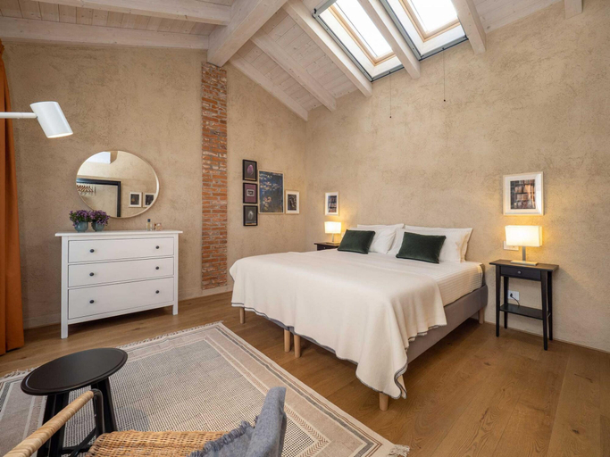 Room 2, Green Lodge - Apartment 9 - 2 BR 1 Bath, Novara