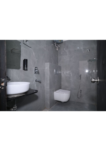 Bathroom 2, Hotel Nirvvana Residency, Varanasi