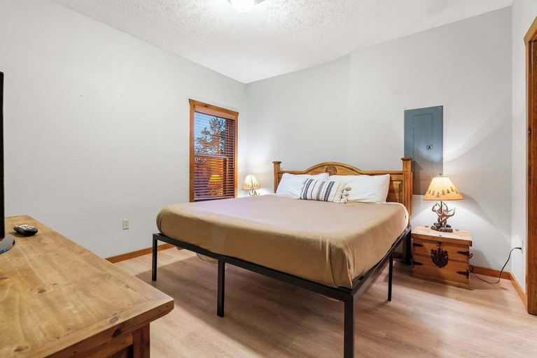 Bedroom 3, Kemper's Cabin in the Ozarks - Onsite Amenities, Stone