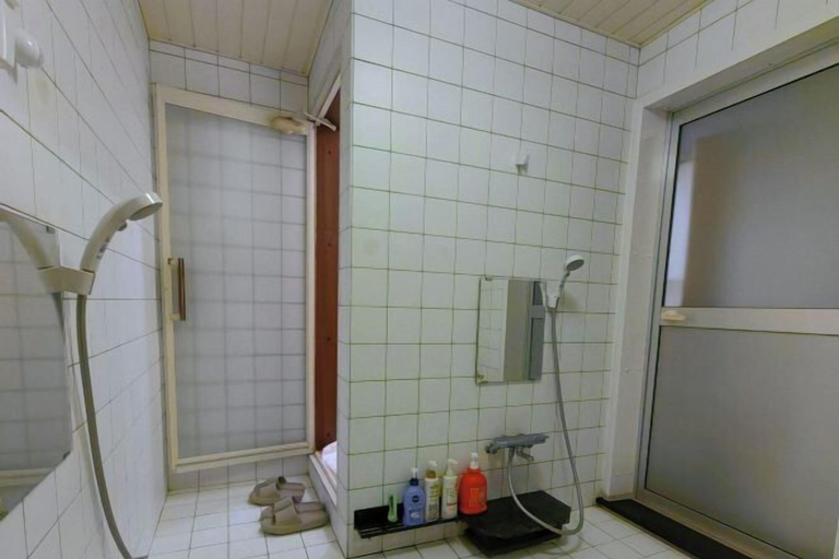Bathroom 2, TangWu, Itō