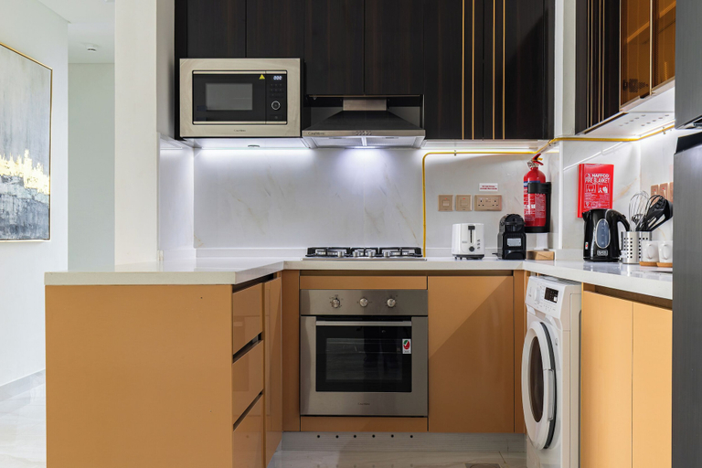 Private kitchen 5, SIMPLY COMFORT Chic 3 Br Apartment with Private Pool, Dubai