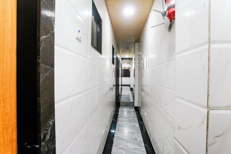 Lobby 3, Fabhotel Chembur Residency, Mumbai Suburban