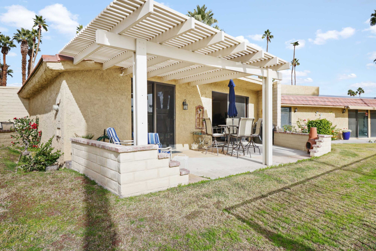 Garden, 2BR 2BA Charming Cathedral City Condo With Territorial Views, Riverside