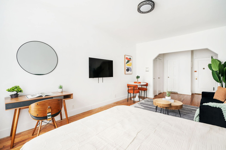 Room 3, 444-2f New Spacious Studio Hell s Kitchen Elevator Bldg, New York