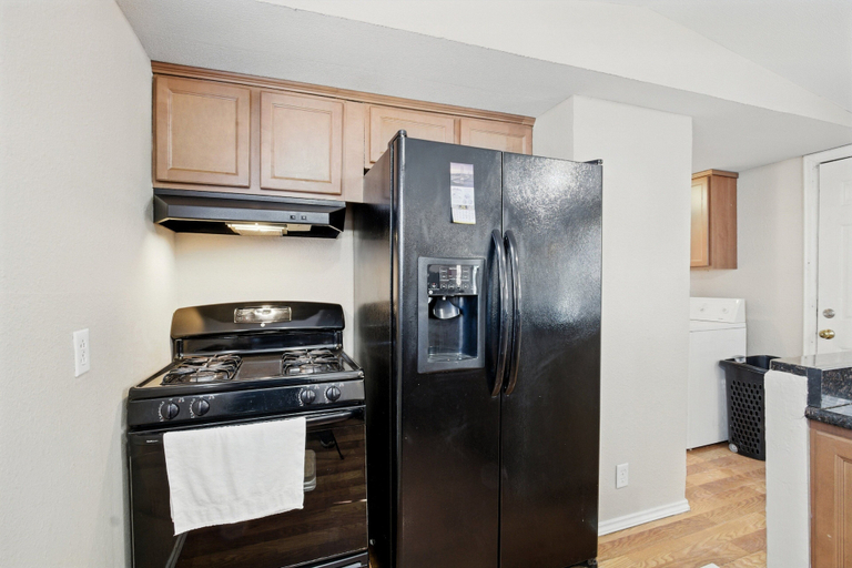 Private kitchen 3, Desert Haven Cozy 2-Bedroom Mobile Home Near NMSU 2 Home, Dona Ana