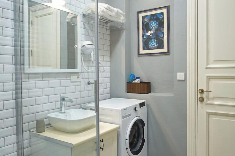 Bathroom 5, Nostalgic & Comfortable Historical Home!, Fatih
